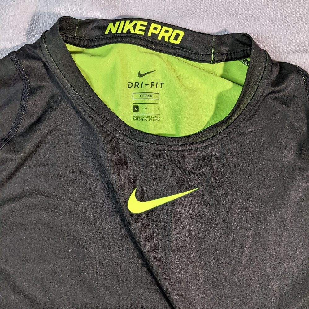 NIKE Dri-fit Black and Green Large Mens Shirt - Picture 4 of 10